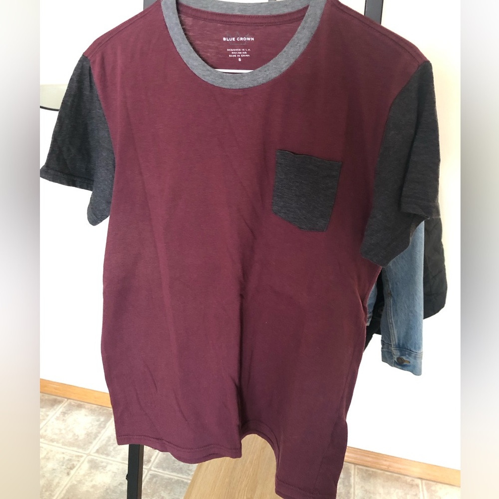 Men’s t-shirt, maroon and gray, size smal, barely used